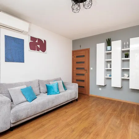 Apartamento Zablocie Near Schindler Factory, Free Parking, Ac & Balcony - By Upstairs *