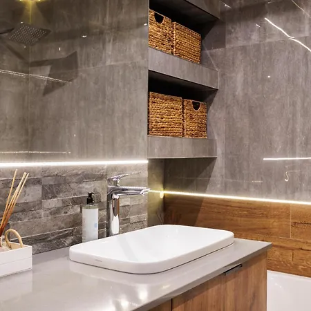 Zablocie Near Schindler Factory, Free Parking, Ac & Balcony - By Upstairs Apartamento Cracóvia